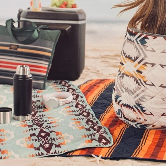 Pendleton Aztec Outdoor Packable Blanket 60''x72'' - Picture 2 of 8
